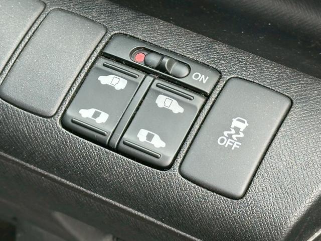 ステップワゴンスパーダ Z ユーザー買取車/両側電動スライドドア/パナソニック製ストラーダナビ/バックカメラ/ビルトイン型ETC車載器/キーレスエントリー/3列目シート/ウォークスルー/HIDヘッドライト/パドルシフト(12枚目)