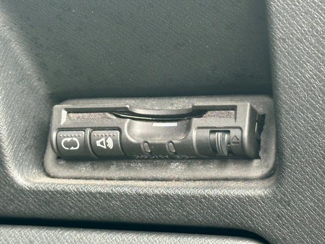 ステップワゴンスパーダ Z ユーザー買取車/両側電動スライドドア/パナソニック製ストラーダナビ/バックカメラ/ビルトイン型ETC車載器/キーレスエントリー/3列目シート/ウォークスルー/HIDヘッドライト/パドルシフト(13枚目)