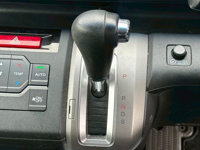 ステップワゴンスパーダ Z ユーザー買取車/両側電動スライドドア/パナソニック製ストラーダナビ/バックカメラ/ビルトイン型ETC車載器/キーレスエントリー/3列目シート/ウォークスルー/HIDヘッドライト/パドルシフト(50枚目)