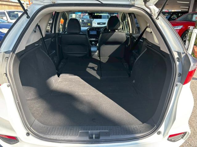 シャトル ハイブリッドZスタイルエディション ユーザー買取車/衝突軽減ブレーキ/ケンウッド製ナビ/ブルートゥース接続/バックカメラ/オートクルーズコントロール/LEDヘッドライト/ハーフレザーシート/プッシュスタート/スマートキー/フルフラット(14枚目)