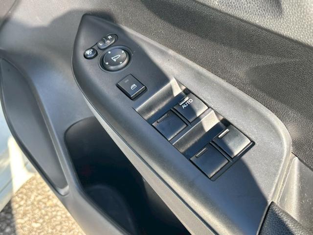 シャトル ハイブリッドZスタイルエディション ユーザー買取車/衝突軽減ブレーキ/ケンウッド製ナビ/ブルートゥース接続/バックカメラ/オートクルーズコントロール/LEDヘッドライト/ハーフレザーシート/プッシュスタート/スマートキー/フルフラット(65枚目)