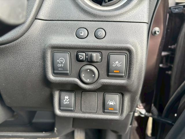 ノート メダリスト　エマージェンシーブレーキパッケージ　ユーザー買取車／全周囲カメラ／衝突軽減ブレーキ／レーンキープアシスト／純正カメラ／ブルートゥース接続／ハーフレザーシート／ドライブレコーダー／フルフラット／ＥＴＣ車載器／プッシュスタート／ＨＩＤライト（13枚目）