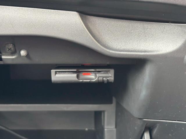 ノート メダリスト　エマージェンシーブレーキパッケージ　ユーザー買取車／全周囲カメラ／衝突軽減ブレーキ／レーンキープアシスト／純正カメラ／ブルートゥース接続／ハーフレザーシート／ドライブレコーダー／フルフラット／ＥＴＣ車載器／プッシュスタート／ＨＩＤライト（14枚目）