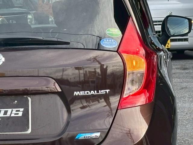 ノート メダリスト　エマージェンシーブレーキパッケージ　ユーザー買取車／全周囲カメラ／衝突軽減ブレーキ／レーンキープアシスト／純正カメラ／ブルートゥース接続／ハーフレザーシート／ドライブレコーダー／フルフラット／ＥＴＣ車載器／プッシュスタート／ＨＩＤライト（43枚目）