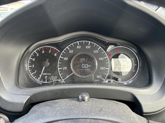 ノート メダリスト　エマージェンシーブレーキパッケージ　ユーザー買取車／全周囲カメラ／衝突軽減ブレーキ／レーンキープアシスト／純正カメラ／ブルートゥース接続／ハーフレザーシート／ドライブレコーダー／フルフラット／ＥＴＣ車載器／プッシュスタート／ＨＩＤライト（50枚目）