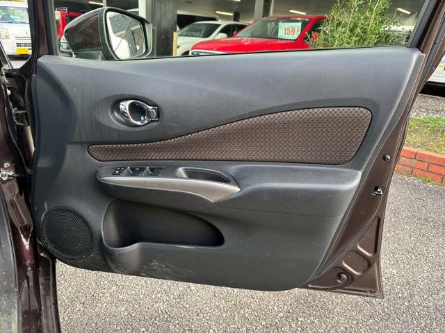 ノート メダリスト　エマージェンシーブレーキパッケージ　ユーザー買取車／全周囲カメラ／衝突軽減ブレーキ／レーンキープアシスト／純正カメラ／ブルートゥース接続／ハーフレザーシート／ドライブレコーダー／フルフラット／ＥＴＣ車載器／プッシュスタート／ＨＩＤライト（61枚目）