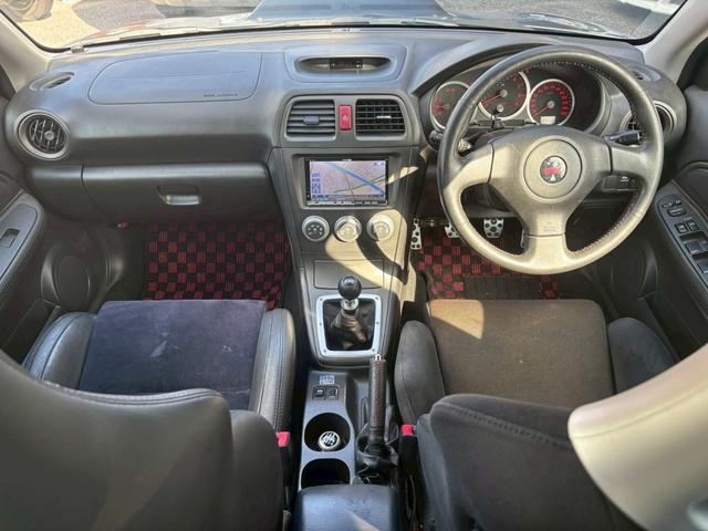 インプレッサ WRX STI Aライン ユーザー買取車/6速MT/RECAROシート/Bremboキャリパー/TRDシフトノブ/社外マフラー/アルパイン製HDDナビ/ETC車載器/ドライブレコーダー/キーレスエントリー/HIDヘッドライト(7枚目)