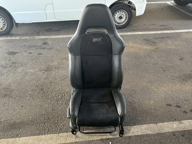 インプレッサ WRX STI Aライン ユーザー買取車/6速MT/RECAROシート/Bremboキャリパー/TRDシフトノブ/社外マフラー/アルパイン製HDDナビ/ETC車載器/ドライブレコーダー/キーレスエントリー/HIDヘッドライト(13枚目)