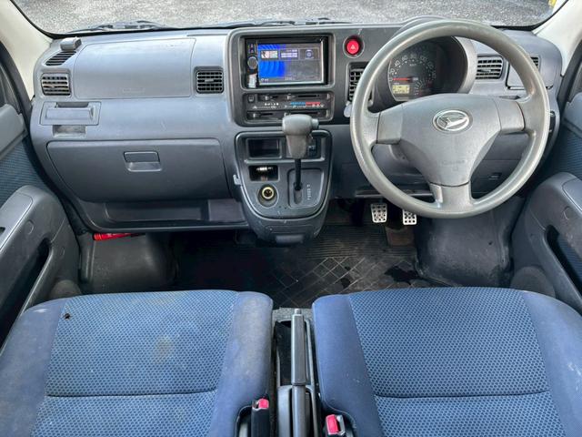 ハイゼットカーゴ クルーズターボ　ユーザー買取車／両側スライド／クラリオン製ナビ／ブルートゥース接続／ＥＴＣ車載器／フルフラット／キーレスエントリー／社外製１２インチＡＷ／レベライザー／ドアバイザー／電動格納ミラー／パワーウィンドウ（8枚目）