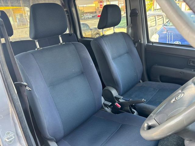 ハイゼットカーゴ クルーズターボ　ユーザー買取車／両側スライド／クラリオン製ナビ／ブルートゥース接続／ＥＴＣ車載器／フルフラット／キーレスエントリー／社外製１２インチＡＷ／レベライザー／ドアバイザー／電動格納ミラー／パワーウィンドウ（9枚目）