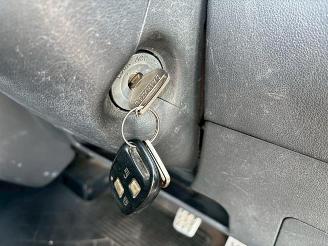 ハイゼットカーゴ クルーズターボ　ユーザー買取車／両側スライド／クラリオン製ナビ／ブルートゥース接続／ＥＴＣ車載器／フルフラット／キーレスエントリー／社外製１２インチＡＷ／レベライザー／ドアバイザー／電動格納ミラー／パワーウィンドウ（52枚目）