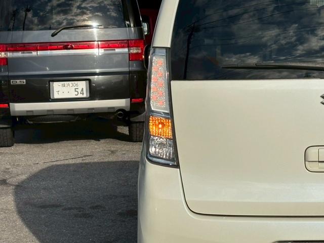 ワゴンＲ ＦＺ　ユーザー買取車／カロッツェリア製後席モニター／ケンウッド製ナビ／衝突軽減ブレーキ／ＥＴＣ車載器／シートヒーター／プッシュスタート／スマートキー／ステアリングリモコン／フルフラット／オートライト（42枚目）