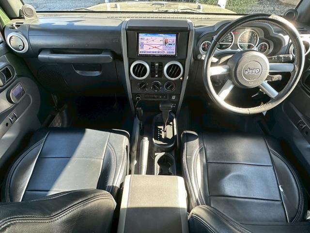 ジープ・ラングラーアンリミテッド サハラ ユーザー買取車/ルーフラック/デジタルインナーミラー型ドライブレコーダー/オートクルーズコントロール/ケンウッド製ナビ/ブルートゥース接続/バックカメラ/サイドカメラ/キーレスエントリー/ETC車載器(7枚目)