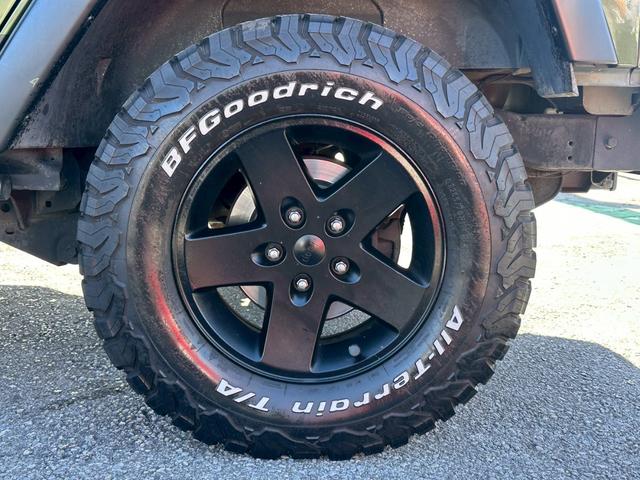 ジープ・ラングラーアンリミテッド サハラ ユーザー買取車/ルーフラック/デジタルインナーミラー型ドライブレコーダー/オートクルーズコントロール/ケンウッド製ナビ/ブルートゥース接続/バックカメラ/サイドカメラ/キーレスエントリー/ETC車載器(33枚目)