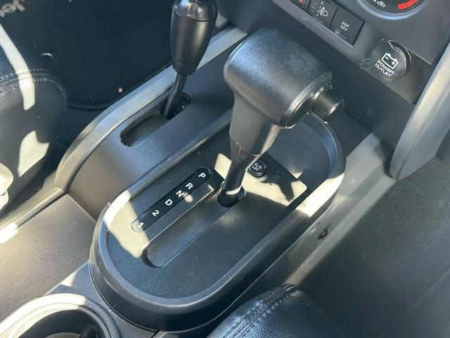 ジープ・ラングラーアンリミテッド サハラ ユーザー買取車/ルーフラック/デジタルインナーミラー型ドライブレコーダー/オートクルーズコントロール/ケンウッド製ナビ/ブルートゥース接続/バックカメラ/サイドカメラ/キーレスエントリー/ETC車載器(68枚目)