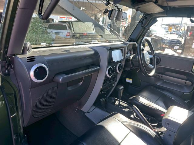 ジープ・ラングラーアンリミテッド サハラ ユーザー買取車/ルーフラック/デジタルインナーミラー型ドライブレコーダー/オートクルーズコントロール/ケンウッド製ナビ/ブルートゥース接続/バックカメラ/サイドカメラ/キーレスエントリー/ETC車載器(74枚目)