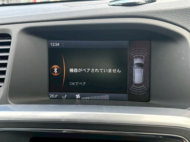 Ｖ６０ Ｔ４　ユーザー買取車／革シート／衝突軽減ブレーキ／障害物センサー／オートクルーズコントロール／シートヒーター／パワーシート／純正ナビ／ブルートゥース接続／ＨＩＤヘッドライト／プッシュスタート／ＥＴＣ車載器（11枚目）