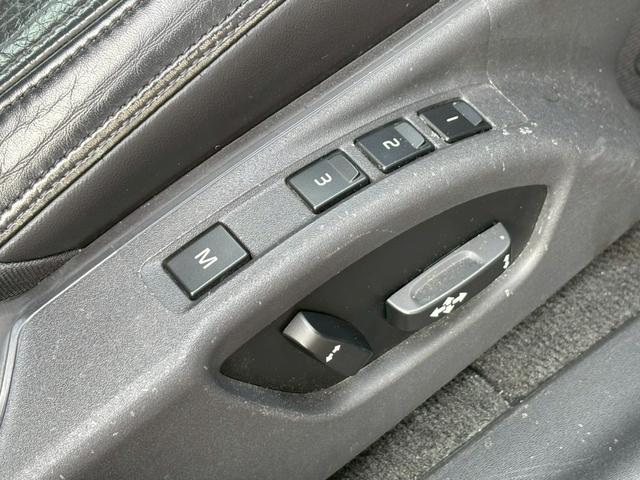 Ｖ６０ Ｔ４　ユーザー買取車／革シート／衝突軽減ブレーキ／障害物センサー／オートクルーズコントロール／シートヒーター／パワーシート／純正ナビ／ブルートゥース接続／ＨＩＤヘッドライト／プッシュスタート／ＥＴＣ車載器（14枚目）