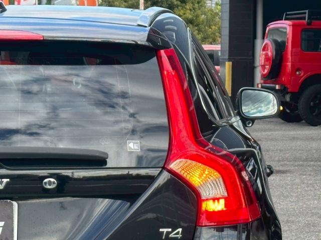 Ｖ６０ Ｔ４　ユーザー買取車／革シート／衝突軽減ブレーキ／障害物センサー／オートクルーズコントロール／シートヒーター／パワーシート／純正ナビ／ブルートゥース接続／ＨＩＤヘッドライト／プッシュスタート／ＥＴＣ車載器（43枚目）