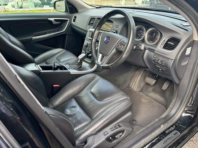 Ｖ６０ Ｔ４　ユーザー買取車／革シート／衝突軽減ブレーキ／障害物センサー／オートクルーズコントロール／シートヒーター／パワーシート／純正ナビ／ブルートゥース接続／ＨＩＤヘッドライト／プッシュスタート／ＥＴＣ車載器（46枚目）