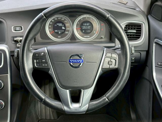 Ｖ６０ Ｔ４　ユーザー買取車／革シート／衝突軽減ブレーキ／障害物センサー／オートクルーズコントロール／シートヒーター／パワーシート／純正ナビ／ブルートゥース接続／ＨＩＤヘッドライト／プッシュスタート／ＥＴＣ車載器（49枚目）