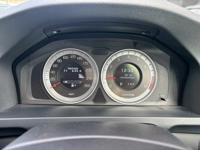 Ｖ６０ Ｔ４　ユーザー買取車／革シート／衝突軽減ブレーキ／障害物センサー／オートクルーズコントロール／シートヒーター／パワーシート／純正ナビ／ブルートゥース接続／ＨＩＤヘッドライト／プッシュスタート／ＥＴＣ車載器（50枚目）