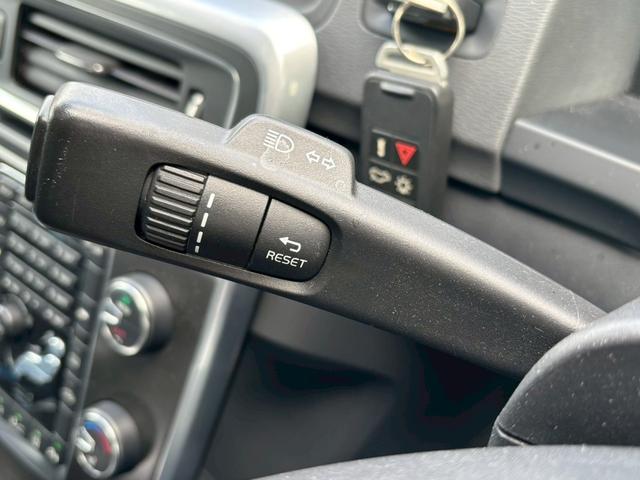 Ｖ６０ Ｔ４　ユーザー買取車／革シート／衝突軽減ブレーキ／障害物センサー／オートクルーズコントロール／シートヒーター／パワーシート／純正ナビ／ブルートゥース接続／ＨＩＤヘッドライト／プッシュスタート／ＥＴＣ車載器（51枚目）