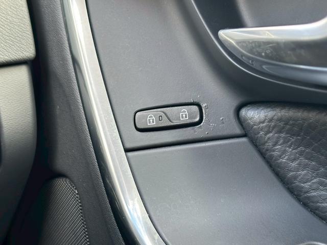 Ｖ６０ Ｔ４　ユーザー買取車／革シート／衝突軽減ブレーキ／障害物センサー／オートクルーズコントロール／シートヒーター／パワーシート／純正ナビ／ブルートゥース接続／ＨＩＤヘッドライト／プッシュスタート／ＥＴＣ車載器（62枚目）