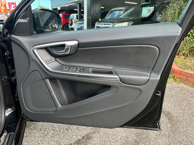 Ｖ６０ Ｔ４　ユーザー買取車／革シート／衝突軽減ブレーキ／障害物センサー／オートクルーズコントロール／シートヒーター／パワーシート／純正ナビ／ブルートゥース接続／ＨＩＤヘッドライト／プッシュスタート／ＥＴＣ車載器（66枚目）