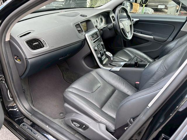 Ｖ６０ Ｔ４　ユーザー買取車／革シート／衝突軽減ブレーキ／障害物センサー／オートクルーズコントロール／シートヒーター／パワーシート／純正ナビ／ブルートゥース接続／ＨＩＤヘッドライト／プッシュスタート／ＥＴＣ車載器（68枚目）