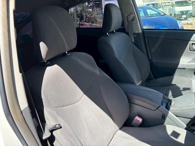 プリウス S ユーザー買取車/デジタルインナー型ドライブレコーダー/ETC車載器/フルフラット/プッシュスタート/スマートキー/フロントフォグランプ/レベライザー/ドアバイザー/キーレスエントリー(8枚目)