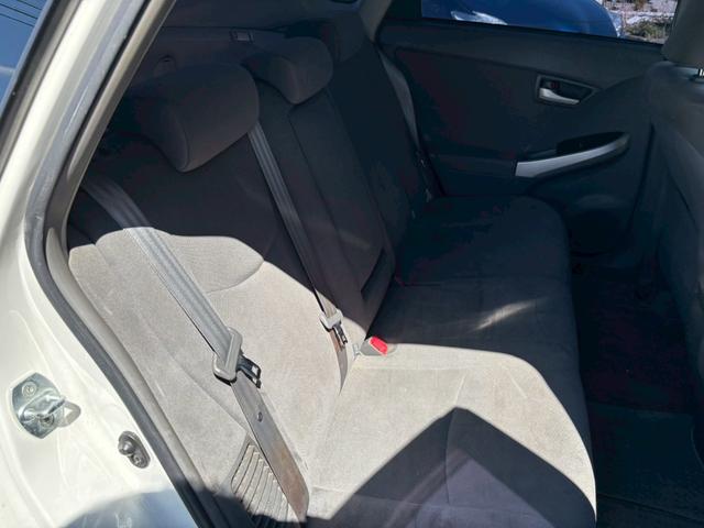 プリウス S ユーザー買取車/デジタルインナー型ドライブレコーダー/ETC車載器/フルフラット/プッシュスタート/スマートキー/フロントフォグランプ/レベライザー/ドアバイザー/キーレスエントリー(9枚目)