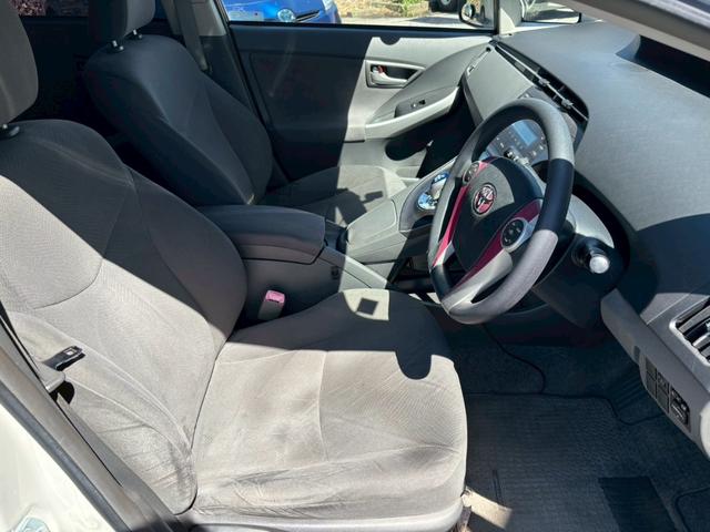 プリウス S ユーザー買取車/デジタルインナー型ドライブレコーダー/ETC車載器/フルフラット/プッシュスタート/スマートキー/フロントフォグランプ/レベライザー/ドアバイザー/キーレスエントリー(45枚目)