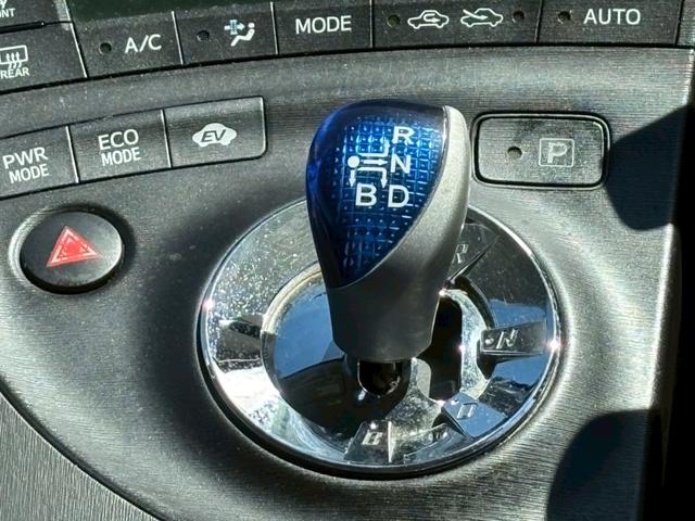 プリウス S ユーザー買取車/デジタルインナー型ドライブレコーダー/ETC車載器/フルフラット/プッシュスタート/スマートキー/フロントフォグランプ/レベライザー/ドアバイザー/キーレスエントリー(57枚目)