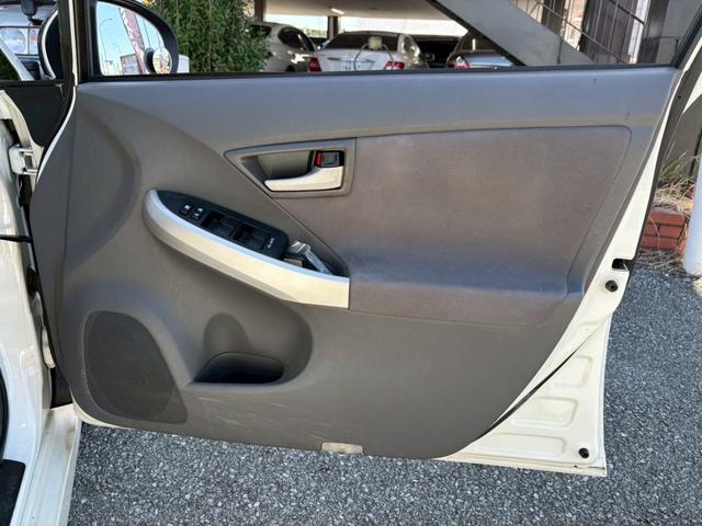 プリウス S ユーザー買取車/デジタルインナー型ドライブレコーダー/ETC車載器/フルフラット/プッシュスタート/スマートキー/フロントフォグランプ/レベライザー/ドアバイザー/キーレスエントリー(62枚目)