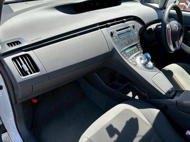 プリウス S ユーザー買取車/デジタルインナー型ドライブレコーダー/ETC車載器/フルフラット/プッシュスタート/スマートキー/フロントフォグランプ/レベライザー/ドアバイザー/キーレスエントリー(64枚目)