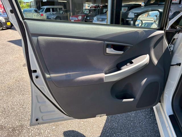 プリウス S ユーザー買取車/デジタルインナー型ドライブレコーダー/ETC車載器/フルフラット/プッシュスタート/スマートキー/フロントフォグランプ/レベライザー/ドアバイザー/キーレスエントリー(69枚目)