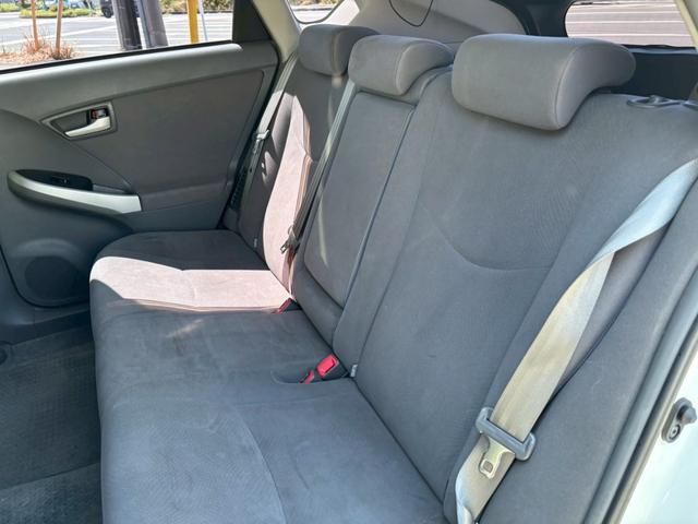 プリウス S ユーザー買取車/デジタルインナー型ドライブレコーダー/ETC車載器/フルフラット/プッシュスタート/スマートキー/フロントフォグランプ/レベライザー/ドアバイザー/キーレスエントリー(71枚目)