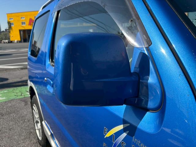 ジムニー ＦＩＳフリースタイルワールドカップリミテッド　ユーザー買取車／特別仕様車／４ＷＤ／ターボ／純正オーディオ／ＣＤ／ＭＤ／フルフラット／デフロスター／パワステ／パワーウィンドウ／キーレスエントリー／フロントフォグランプ／ドアバイザー（29枚目）