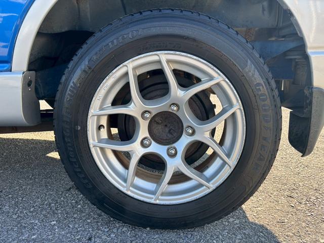 ジムニー ＦＩＳフリースタイルワールドカップリミテッド　ユーザー買取車／特別仕様車／４ＷＤ／ターボ／純正オーディオ／ＣＤ／ＭＤ／フルフラット／デフロスター／パワステ／パワーウィンドウ／キーレスエントリー／フロントフォグランプ／ドアバイザー（32枚目）