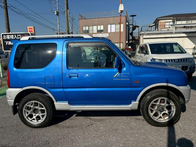 ジムニー ＦＩＳフリースタイルワールドカップリミテッド　ユーザー買取車／特別仕様車／４ＷＤ／ターボ／純正オーディオ／ＣＤ／ＭＤ／フルフラット／デフロスター／パワステ／パワーウィンドウ／キーレスエントリー／フロントフォグランプ／ドアバイザー（34枚目）