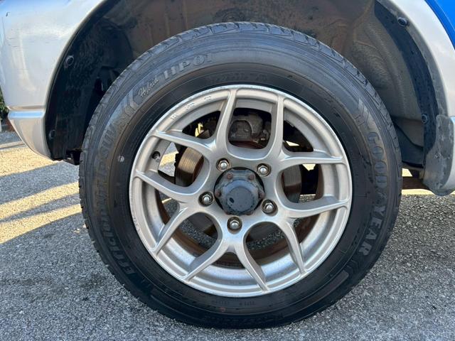 ジムニー ＦＩＳフリースタイルワールドカップリミテッド　ユーザー買取車／特別仕様車／４ＷＤ／ターボ／純正オーディオ／ＣＤ／ＭＤ／フルフラット／デフロスター／パワステ／パワーウィンドウ／キーレスエントリー／フロントフォグランプ／ドアバイザー（35枚目）