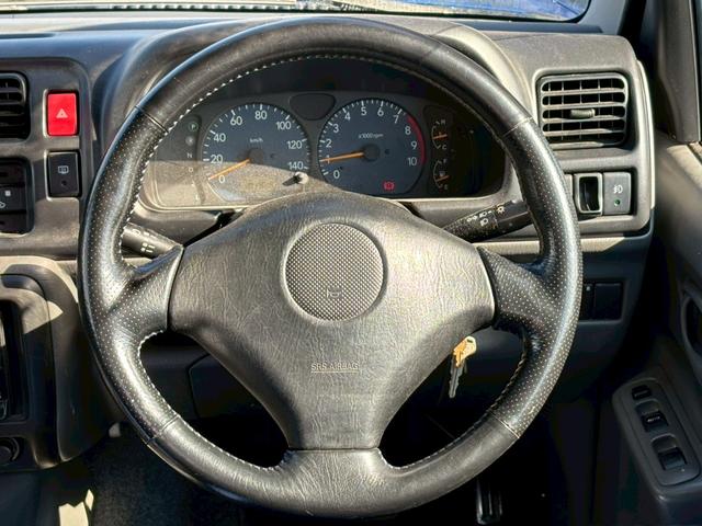 ジムニー ＦＩＳフリースタイルワールドカップリミテッド　ユーザー買取車／特別仕様車／４ＷＤ／ターボ／純正オーディオ／ＣＤ／ＭＤ／フルフラット／デフロスター／パワステ／パワーウィンドウ／キーレスエントリー／フロントフォグランプ／ドアバイザー（47枚目）