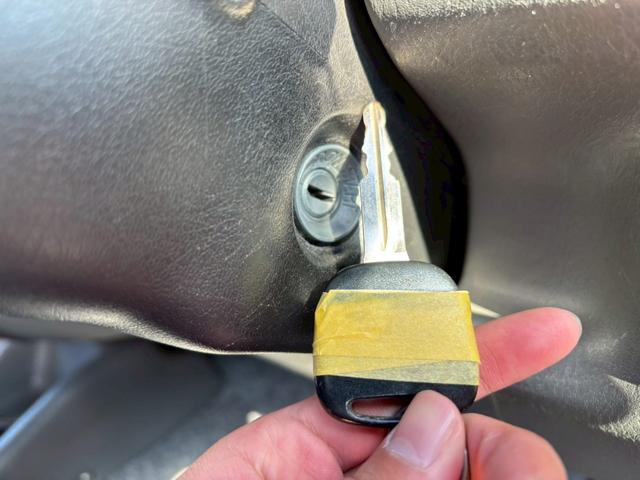 ジムニー ＦＩＳフリースタイルワールドカップリミテッド　ユーザー買取車／特別仕様車／４ＷＤ／ターボ／純正オーディオ／ＣＤ／ＭＤ／フルフラット／デフロスター／パワステ／パワーウィンドウ／キーレスエントリー／フロントフォグランプ／ドアバイザー（52枚目）