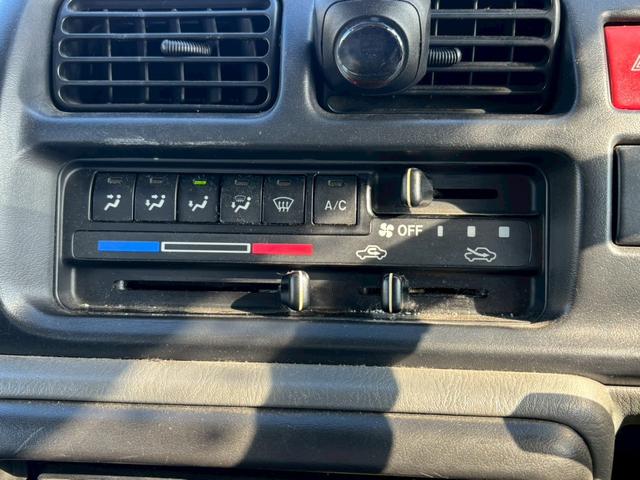 ジムニー ＦＩＳフリースタイルワールドカップリミテッド　ユーザー買取車／特別仕様車／４ＷＤ／ターボ／純正オーディオ／ＣＤ／ＭＤ／フルフラット／デフロスター／パワステ／パワーウィンドウ／キーレスエントリー／フロントフォグランプ／ドアバイザー（53枚目）