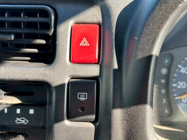 ジムニー ＦＩＳフリースタイルワールドカップリミテッド　ユーザー買取車／特別仕様車／４ＷＤ／ターボ／純正オーディオ／ＣＤ／ＭＤ／フルフラット／デフロスター／パワステ／パワーウィンドウ／キーレスエントリー／フロントフォグランプ／ドアバイザー（55枚目）