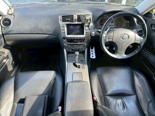 IS IS350 バージョンS ユーザー買取車/サンルーフ/革シート/オートクルーズコントロール/パワーシート/3パターンシートメモリー/純正HDDナビ/バックカメラ/障害物センサー/ETC車載器/ドライブレコーダ/プッシュスタート(8枚目)