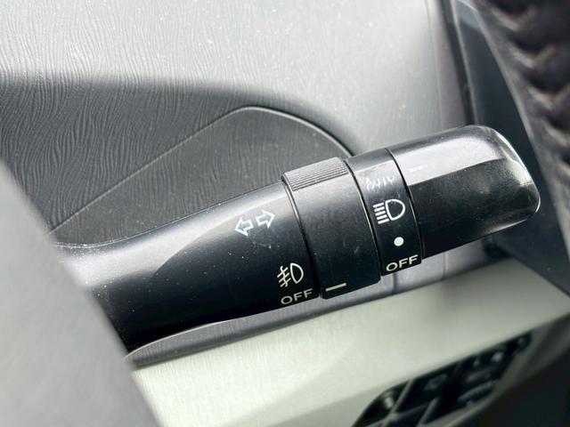 プリウス S LEDエディション ユーザー買取車/LEDヘッドライト/純正HDDナビ/バックカメラ/ETC車載器/ヘッドライトウォッシャー/プッシュスタート/スマートキー/オートライト/フルフラット/キーレスエントリー/フロントフォグ(53枚目)