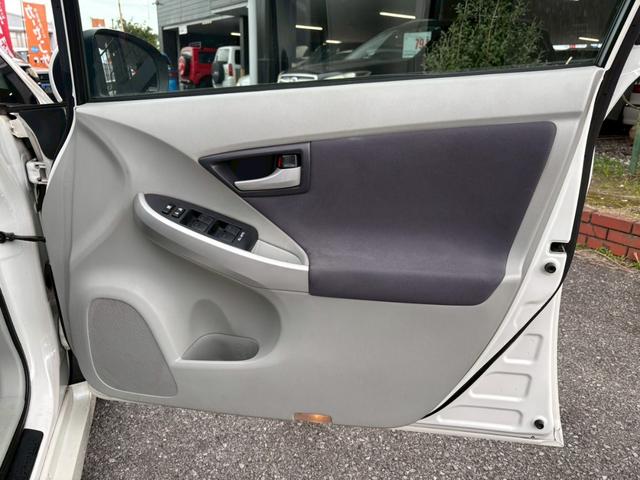 プリウス S LEDエディション ユーザー買取車/LEDヘッドライト/純正HDDナビ/バックカメラ/ETC車載器/ヘッドライトウォッシャー/プッシュスタート/スマートキー/オートライト/フルフラット/キーレスエントリー/フロントフォグ(61枚目)