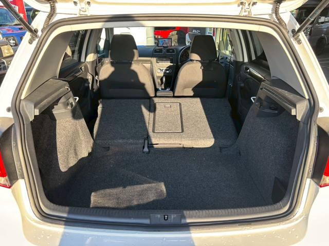 ゴルフ TSIトレンドラインプレミアムエディション ユーザー買取車/ターボ/パナソニック製ポータブルナビ/TV/バックカメラ/ETC車載器/フルフラット/キーレスエントリー/フロントフォグ/リアフォグランプ/オートライト/レベライザー/電動格納ミラー(15枚目)